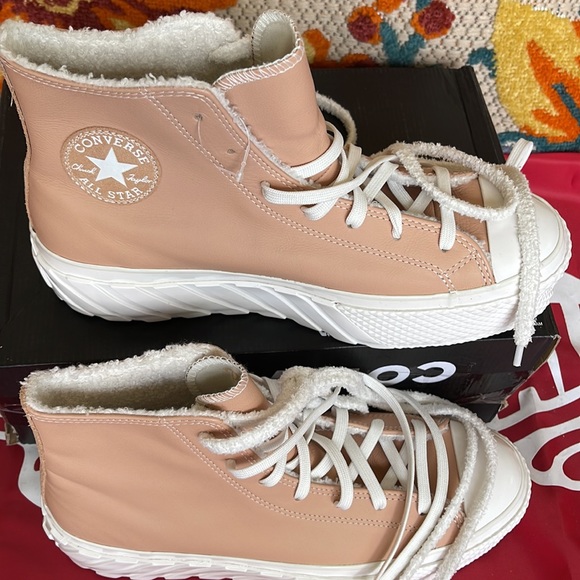 Converse 573073C
CTAS LIFT 2X HI
VACHETTA BEIGE/VINTAGE WHITE
WMNS Platforms - Picture 5 of 16